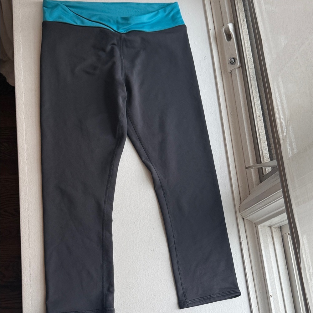 HUE Women’s Gray and Turquoise Leggings